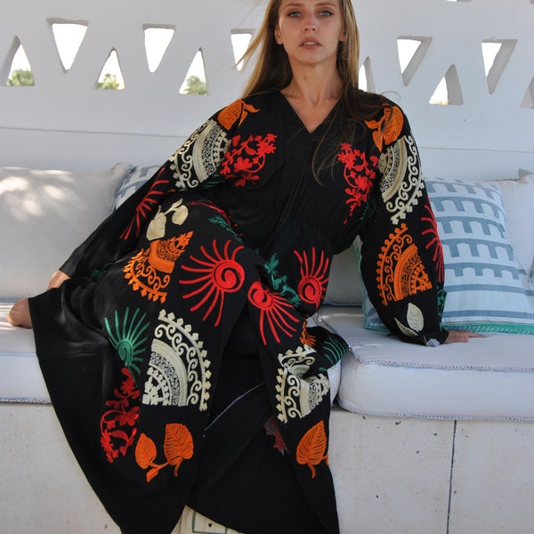 Caftan noir brodé coloré, robe caftan en coton, vêtements pour femmes africaines, robe longue bohème, robe longue bohème, caftan d'été bohème