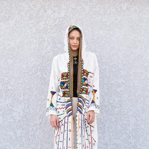 スペイン発送 ZARA 100%刺繍リネン着物 KIMONO 上品カジュアル リネン100% 刺繍入りキモノ - エクリュ | ZARA Japan / 日本