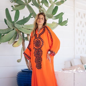 Auffälliger oranger handbestickter Kaftan für Damen, Kaftan, Damen-Kaftan, Freesize-Kaftan, Sommer-Kaftan, Baumwoll-Kaftan