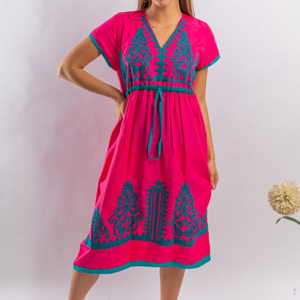 Robe caftan brodée tunique rose, robe tunique brodée bohème, robe tunique d'été rose, tunique de plage, tunique de station balnéaire, robe gitane