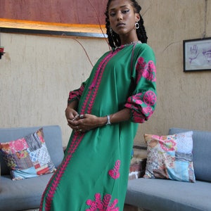 Caftán verde bohemio, Vestido caftán de manga larga, Vestido caftán bordado colorido, Vestido caftán largo, Caftanes para mujer, Caftanes imagen 3