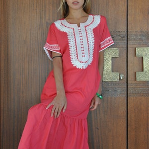 Caftan brodé tunique rose, robe tunique brodée bohème, caftan brodé, coton égyptien. Été, tenue de soirée décontractée, tenue de maison