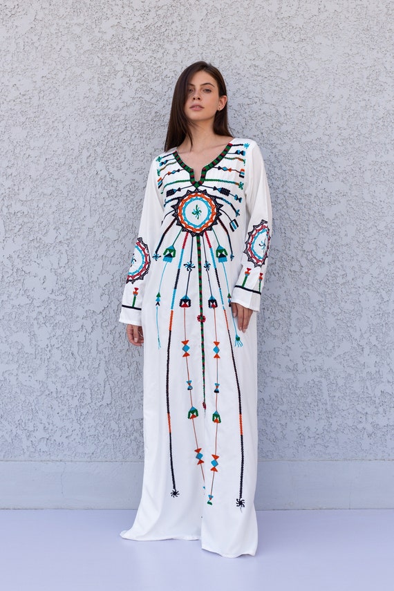 Caftano Siwa in cotone bianco ricamato con tasca, caftano lungo