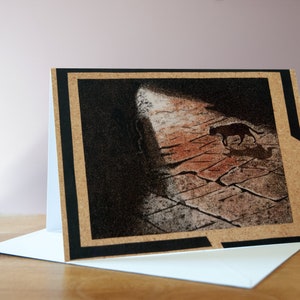 Carte de vœux A5, reproduction du tableau de sable "Chat dans la rue"
