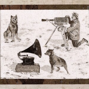 Tableau de sable naturel 18x24 cm Le chien Chris écoutant le gramophone et le capitaine Scott en Antarctique