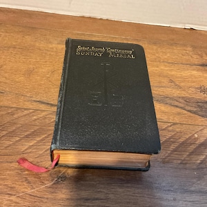 1961 St Joseph Continuous Sunday Missal
