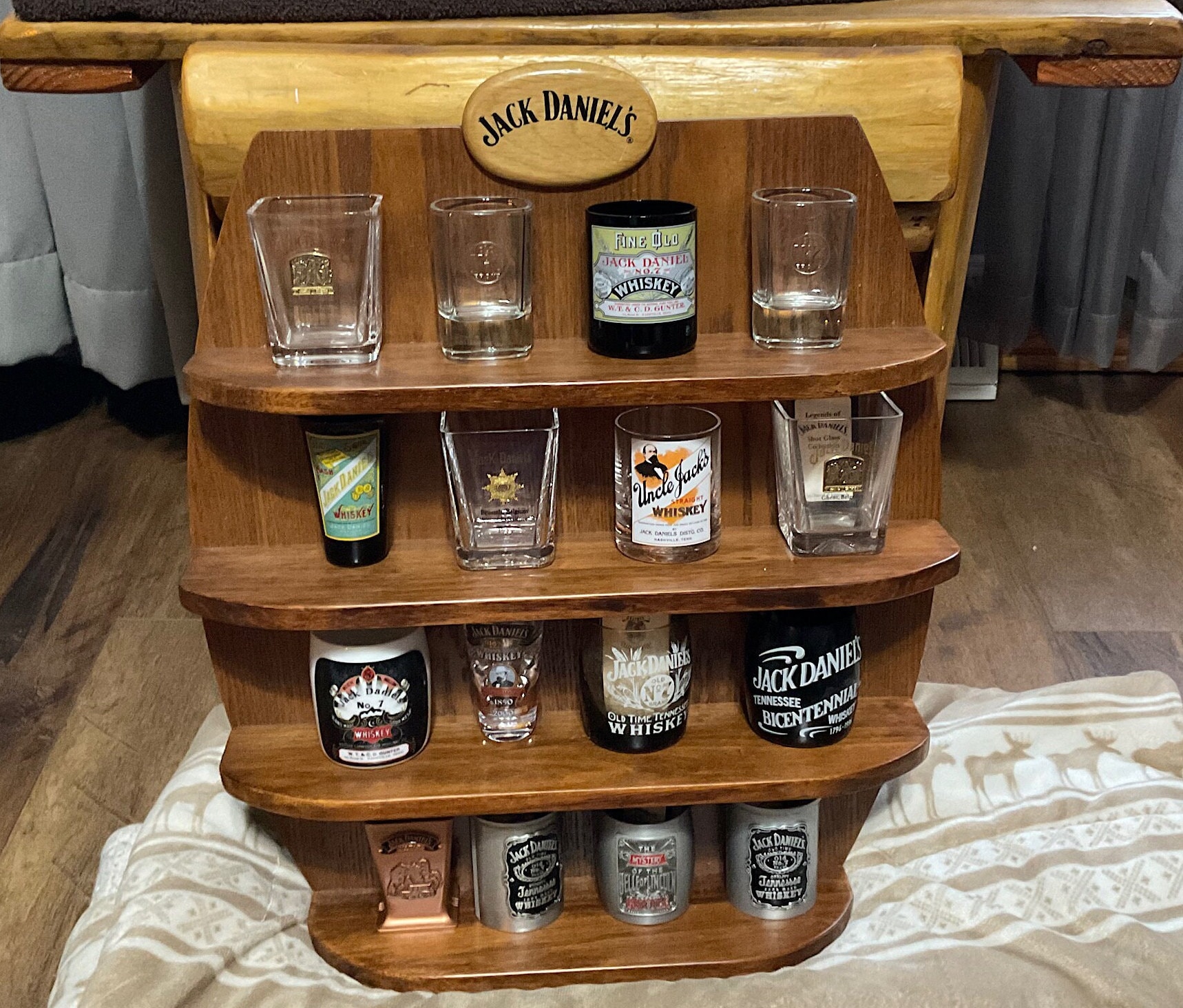 Jack Daniel's グラスセット 木製ディスプレイ棚付き Jack Daniel's