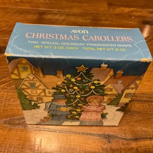 Vintage AVON Christmas Carollers Two Special Occassion  Fragranced Guest Soaps