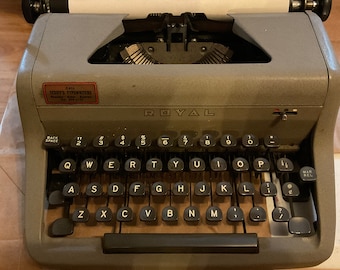 Vintage Royal Senior Companion Typewriter in Case