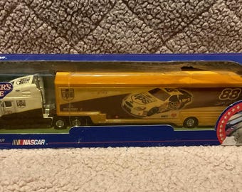 2001 NASCAR Winners Circle #88 Dale Earnhardt Jr UPS Hauler 1:64