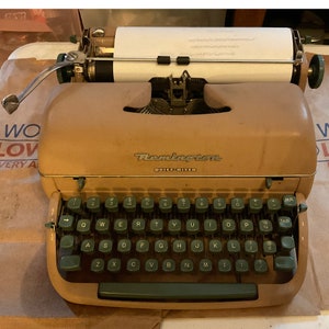Vintage Remington Quiet Rite Typewriter in Case