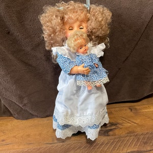 Sankyo 18” June & Julie Musical Rocking Doll Doll moves and opens eyes