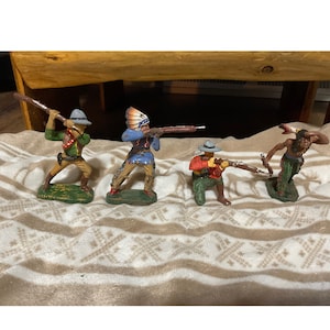 Vintage 1950’s Lot of 4 Elastolin Indians & Soldiers Figures