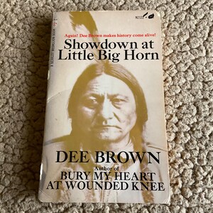 1972 Berkley Medallion Book 2nd Edition Showdown at Little Big Horn by Dee Brown