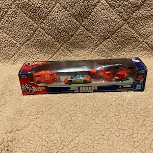 1999 NASCAR Winners Circle Jeff Gordon Track Support Crew 1:64