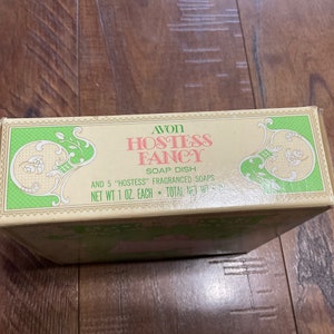 AVON Hostess Gift Fancy Soap Dish with Soap