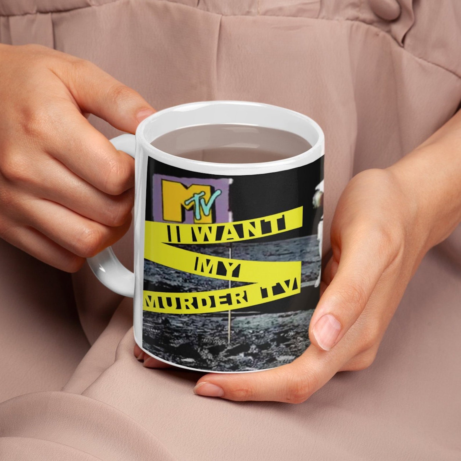True Crime Fan'S Survival Kit Raises Eyebrows - lp8qd6r