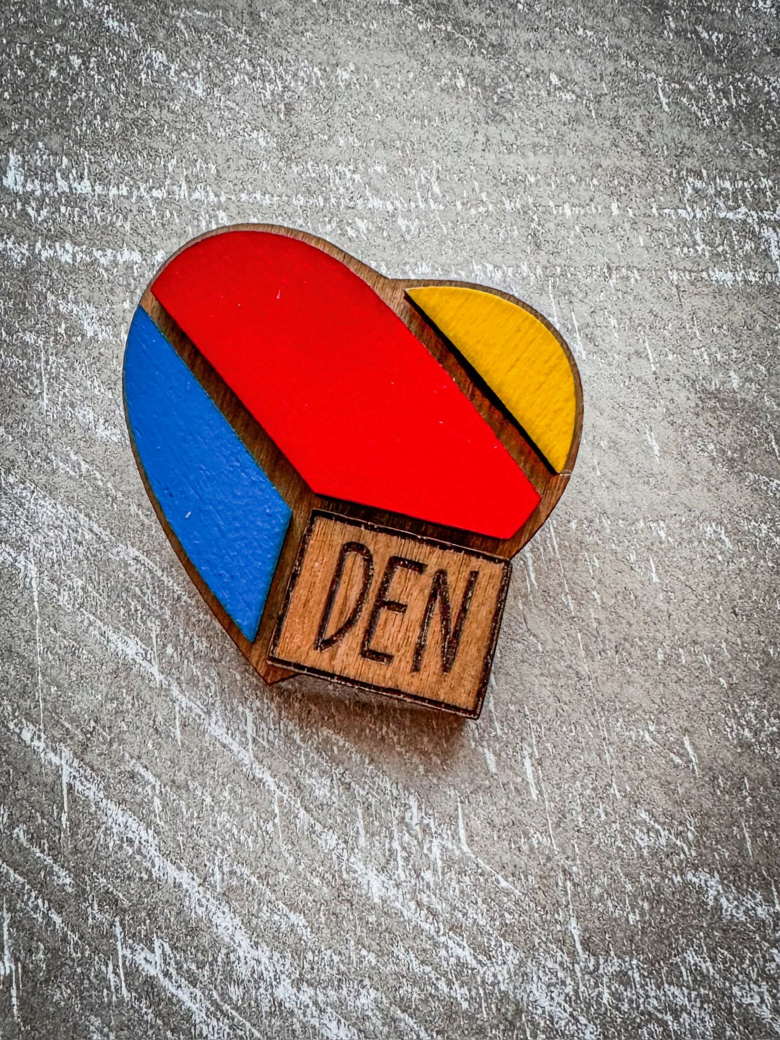 State themed airline inspired pin for travel and aviation lovers