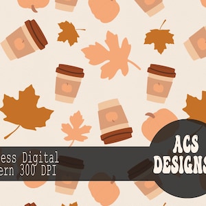 Peut inclure: Un motif numérique sans couture représentant des gobelets à café bruns avec un motif de citrouille, des feuilles d'érable orange et brunes et des citrouilles de couleur pêche. Le motif est sur un fond beige clair. Le texte "ACS DESIGNSS" est dans le coin inférieur droit de l'image.