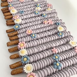 Purple Floral Chocolate Covered Pretzel Rods / Favors Perfect for Princess Parties / Baby Girl Shower / Bridal Party / Birthday Treats Pink