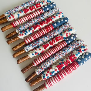 Patriotic Chocolate Covered Pretzel Rods / Favors America Parties / Captain Flag Party Food Decoration/ Shield Pretzel Rod / USA 4th Of July