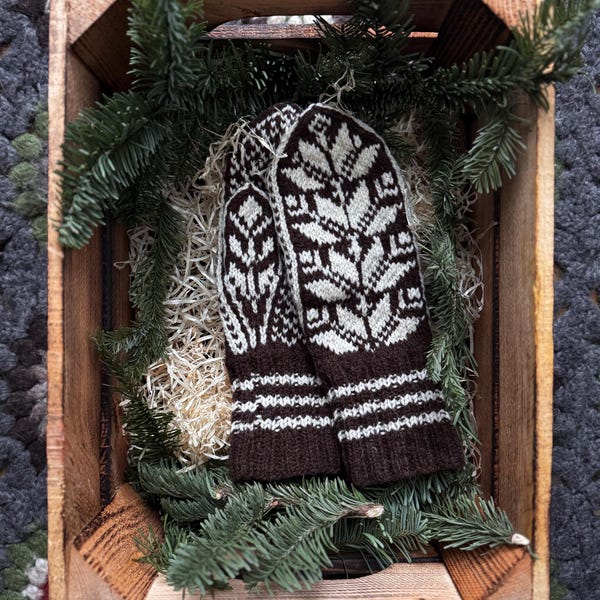 Hand Knitted Wool Mittens: Scandinavian Selbu Style