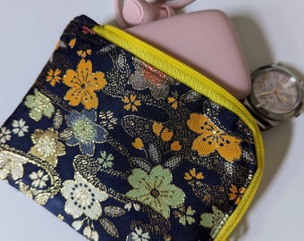 Zipper bag, Coin purse, Card pouch, Purse organizer, Accessory Purse, Japanese Fabric Purse, Make Up Purse, Flower Motifs, Kimono, Silk