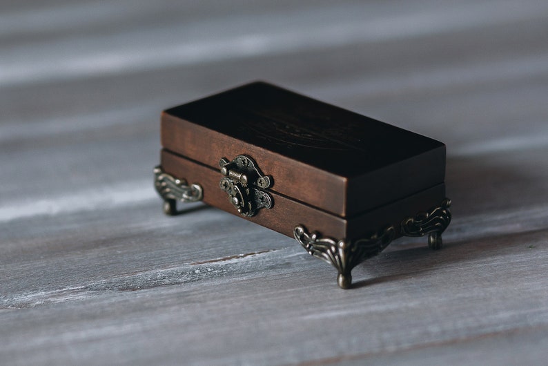 Rustic wooden box for wedding rings