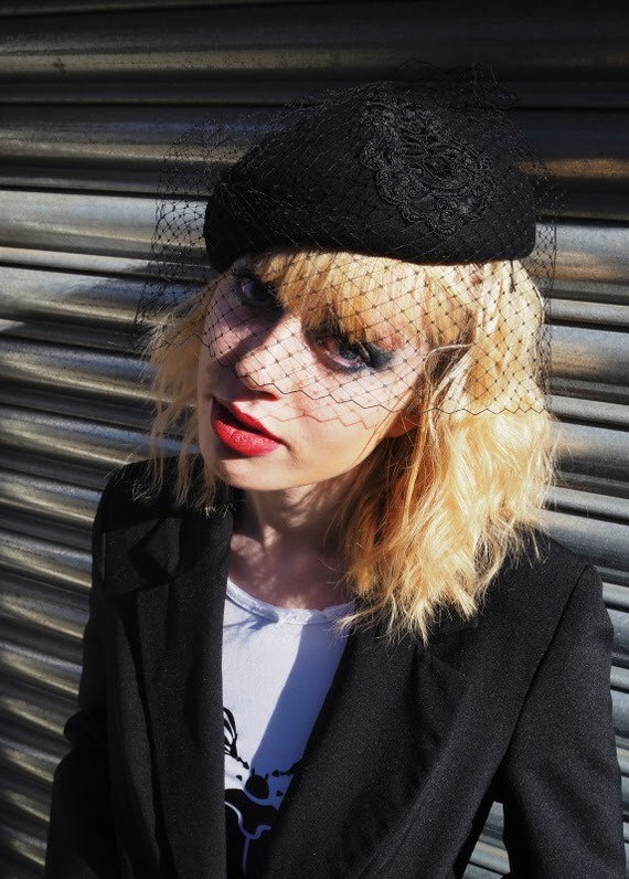 Beret Whit Net and Embroidery for 