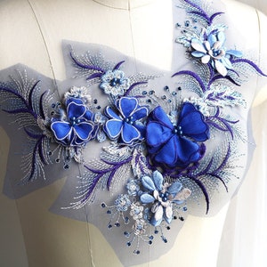 Aplique de flor de borboleta 3D em AZUL REAL E ROXO. Traje bordado de renda com pérolas para vestido elegante, vestido de baile, balé, vestuário A124-B