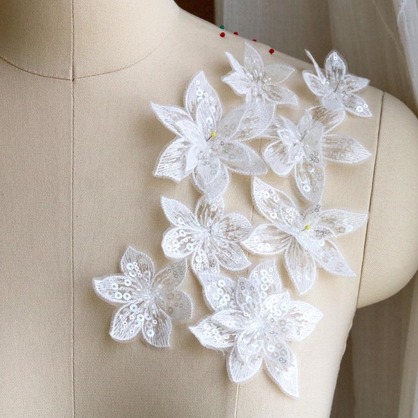 W297 8 Pieces Off White 3D Flowers for Bridal Gowns Sequined Wedding Veil 3d Flowers Applique DIY Romantic Bridal Hair Pieces Material Ivory