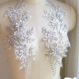 SILVER & WHITE 3D Schnür-Spitzen-Applikation Motiv mit Bügel-Perlen für Couture Tanz-Kostüme, Ballkleider, Ballroom Kleider A154-A