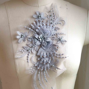 Applique de dentelle perlée 3D à une seule fleur, gris argent, pour une tenue de danse couture, une tenue de patinage, une robe de bal, une coiffe A166-A