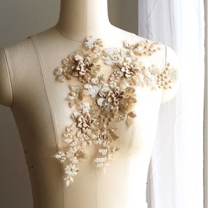 CHAMPAGNE GOUD Pailletten Kant Applique met Vier 3D Bloemen voor Couture Danskostuums, Ballet, Formele Jurken, Galajurken A218-A