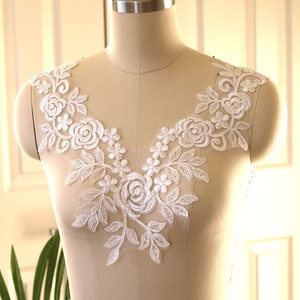 LIGHT IVORY Blumen V-Ausschnitt Kragen Spitze Applikation, Hochwertiger gekordelter Ausschnitt Spitze Patch für DiY Hochzeitskleid, Schleier, Strumpfband Spitze, Ballett A083