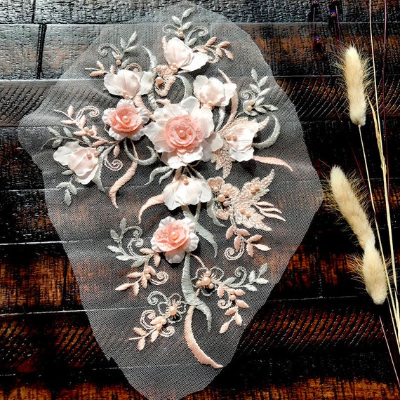 4Pcs Embroidery Lace Appliques Flower Embroidered Patch Gold Metallic Edge Floral Lace Fabric Sew On Appliques For DIY Sewing Crafts Wedding Dress