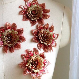 Dentelle florale pailletée 3D OR ROUGE, dentelle à une seule fleur, costume de danse appliqué en dentelle florale, dentelle pour la tête, lacet de chaussure, fleur de poignet A153-B