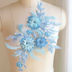 Aplique 3D AZUL CÉU com flores de tecido de tule, folhas e pérolas com miçangas para traje de dança, vestido de noite, vestido de baile A134-A