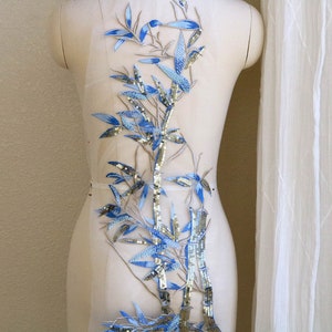 Tissu en dentelle de feuilles de bambou BLEU OR avec appliques de dentelle de perles de paillettes pour costumes de danse, robes de soirée pour amateurs de bambou A246-A