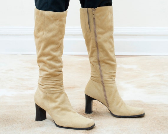 90s faux suede tan boots 9 | beige block heel squ… - image 3