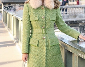 1950s Parisian Green Wool Coat: Detachable Collar & Belt