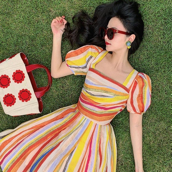 Vestido midi de algodón con rayas arcoíris: el clásico más vendido de inspiración vintage y elegancia.