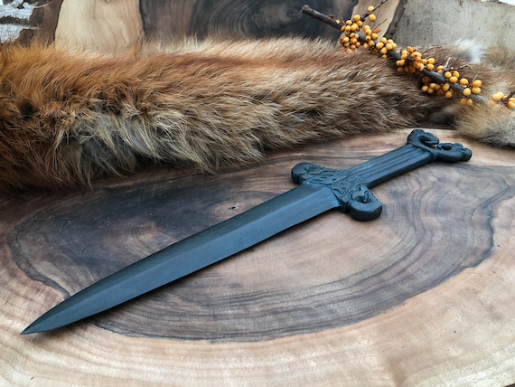 古い短いバイキングの斧 漢威 剣鉈 劈刀 鉈 狩猟 古兵器 武具 時代物 古びた小飛斧 バイキング剣 漢威 剣鉈 劈刀 鉈 狩猟 古