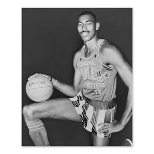 1959 Wilt Chamberlain Poster Photo - Old Photo of Wilt Chamberlain Wearing Harlem Globetrotters Uniform Wall Art Print
