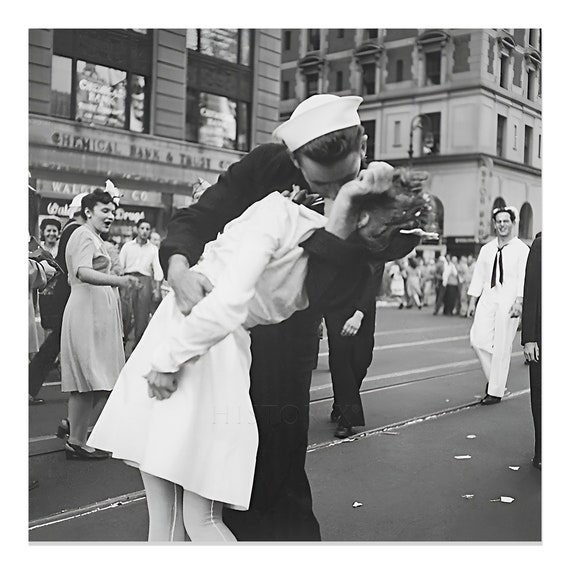 1945 VJ Day Times Square Kiss Photo Print - Vintage Photo of