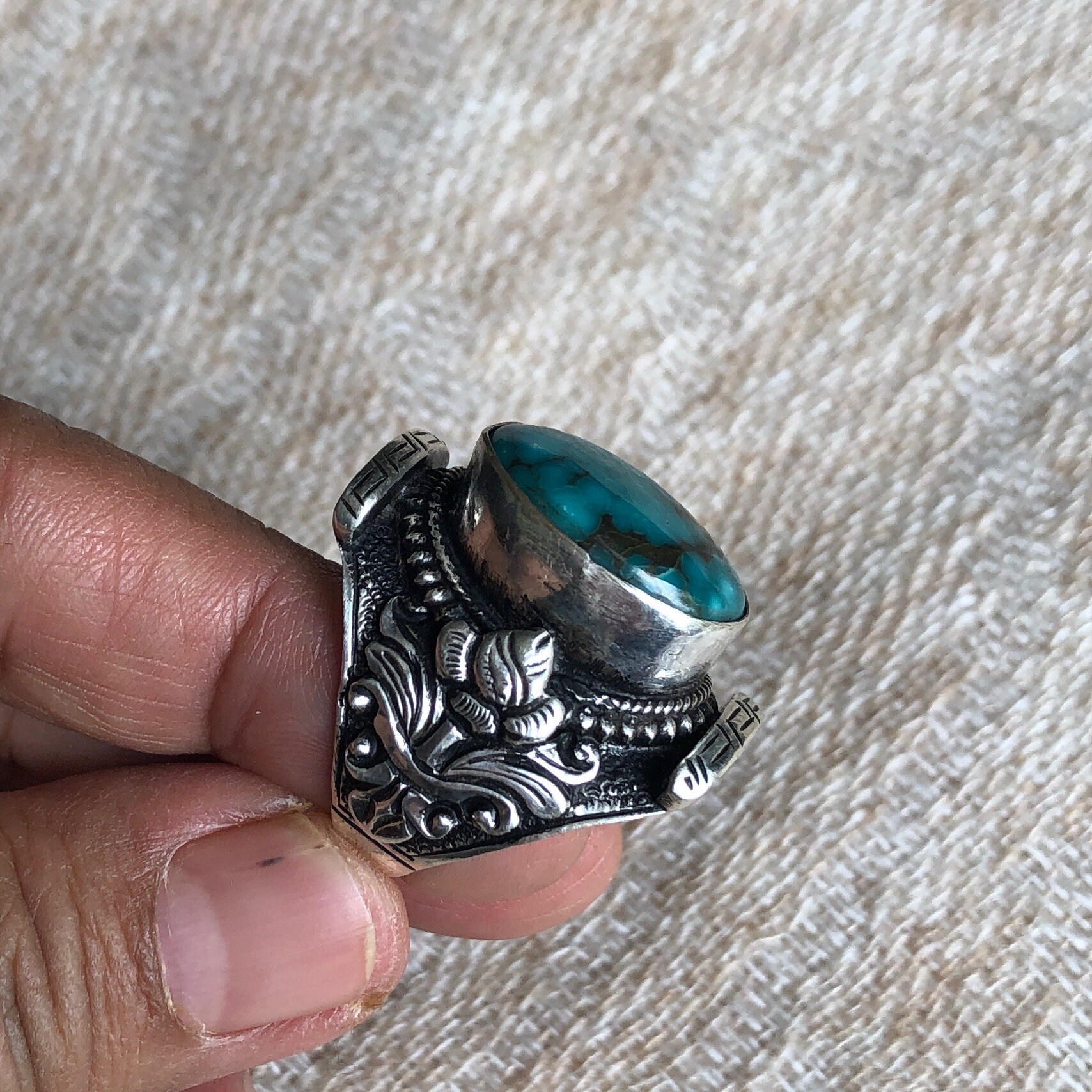 A large beautiful Tibetan old turquoise and silver ring is