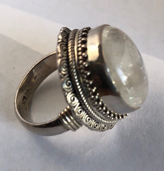 A beautiful rainbow moonstone ring - image 2