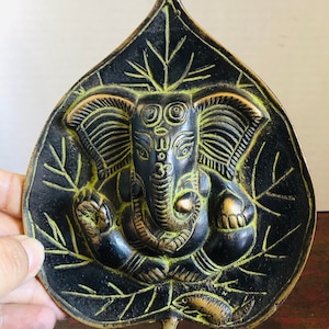 Ganapati on the Bodhi leaf/ handmade/ Nepal