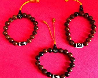 Antique Tibetan  real Bodhi beads wrist Mala with Dzi bead.