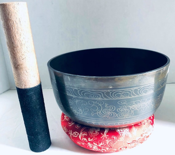ベースまたはルートチャクラ用のチベットシンギングボウル。 - Etsy 日本
